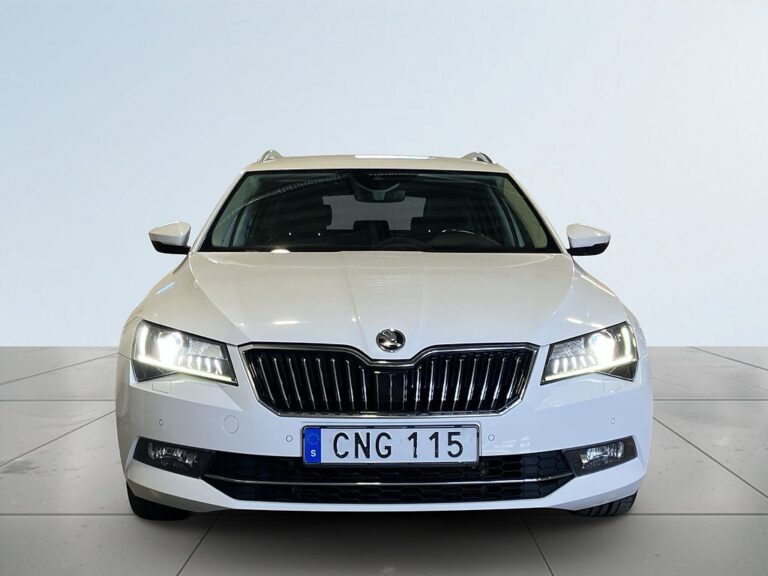 Skoda Superb Kombi 2.0 TDI 4x4 SCR Business Drag Kamera S&V-hjul
