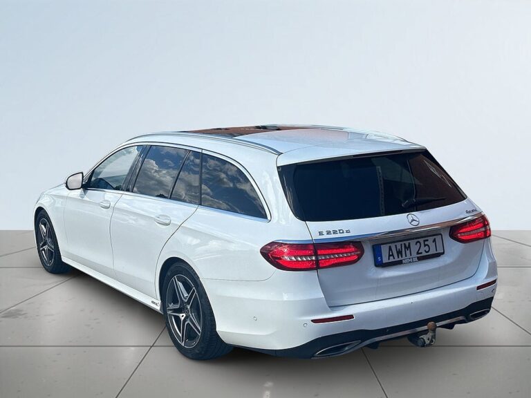 Mercedes-Benz E 220 T d 4x4 AMG Line Drag Dvärme Panorama 360° Navi S&V
