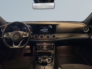 Mercedes-Benz E 220 200 T d 4Matic AMG Line S&V Dvärmare Drag 360° Panorama – bild 8