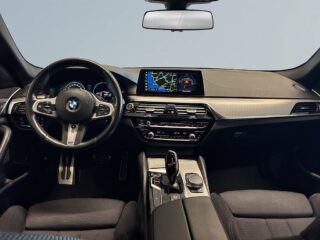 BMW 520d xDrive Touring M Sport Backkamera Rattvärme S&V-däck – bild 8