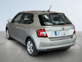 Skoda Fabia 1.0 TSI Style S&V-hjul Carplay Parkeringssensorer – bild 5