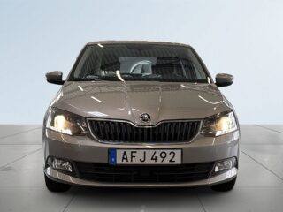 Skoda Fabia 1.0 TSI Style S&V-hjul Carplay Parkeringssensorer – bild 2