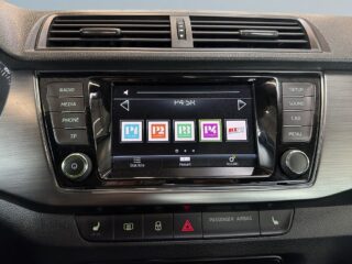 Skoda Fabia 1.0 TSI Style S&V-hjul Carplay Parkeringssensorer – bild 11