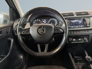 Skoda Fabia 1.0 TSI Style S&V-hjul Carplay Parkeringssensorer – bild 9