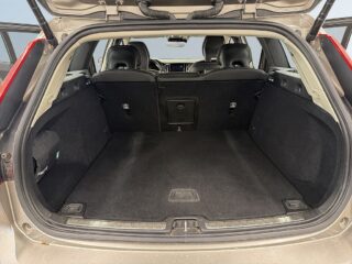 Volvo V60 D4 AWDGeartronic Momentum Adv VOC/S&V-Hjul/ Drag/Dvärm – bild 12