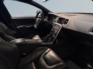 Volvo V60 D5 Plug-in Hybrid AWD R-Design H/K Drag Taklucka Dvärm – bild 10