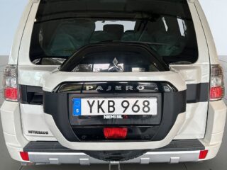 Mitsubishi Pajero 5-dörrar 3.2 Di-D 4WD Skinn/7-sits/Pano/Drag/Kamera/SoV – bild 12