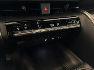 Toyota C-HR PHEV e-CVT S&V-hjul/ Backkam/Rattvärm/Carplay/Keyless – bild 21