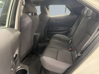 Toyota C-HR PHEV e-CVT S&V-hjul/ Backkam/Rattvärm/Carplay/Keyless – bild 13