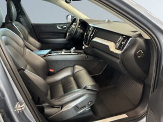 Volvo XC60 B4 AWD Inscription S&V-hjul/Pano/B&W/Drag/Skinn/360kam – bild 10