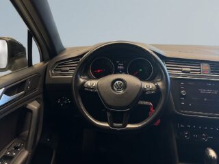 Volkswagen Tiguan 2.0 TSI 4Motion R-Line Värmare Drag Bkamera S&V – bild 9