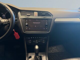 Volkswagen Tiguan 2.0 TSI 4Motion R-Line Värmare Drag Bkamera S&V – bild 11