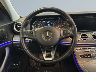 Mercedes-Benz E 220 d 4MATIC Avantgarde dragkrok 360° S&V-däck navi – bild 9