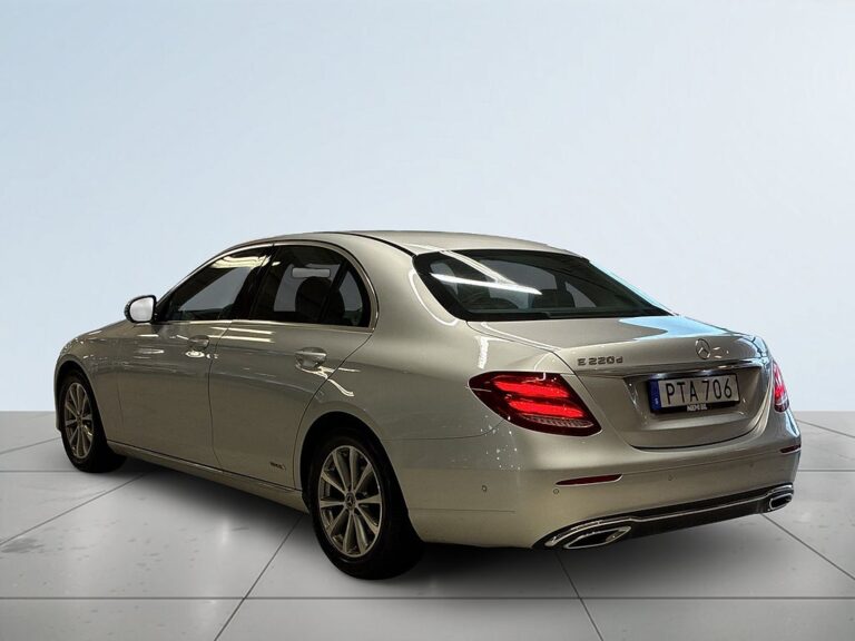 Mercedes-Benz E 220 d 4MATIC Avantgarde dragkrok 360° S&V-däck navi