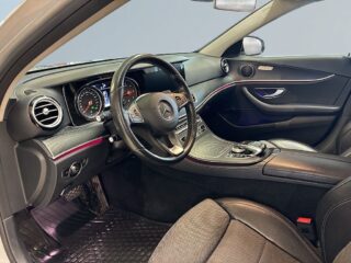 Mercedes-Benz E 220 d 4MATIC Avantgarde dragkrok 360° S&V-däck navi – bild 7