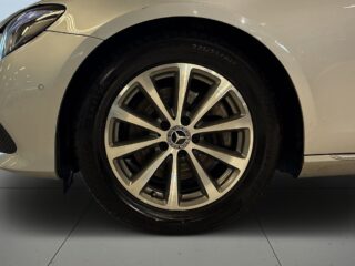 Mercedes-Benz E 220 d 4MATIC Avantgarde dragkrok 360° S&V-däck navi – bild 14
