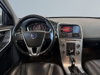Volvo XC60 D4 AWD Geartronic Classic Summum S&V/Pano/Kamera/Dvärm – bild 8