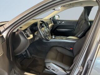 Volvo XC60 B4 AWD Pro Ed Dragkrok B-kamera Navi CarPlay S&V-däck – bild 7