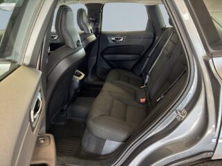 Volvo XC60 B4 AWD Pro Ed Dragkrok B-kamera Navi CarPlay S&V-däck – bild 13