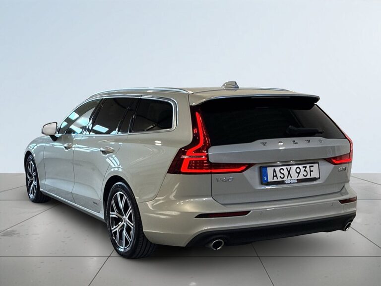Volvo V60 D3 AWD Aut Momentum Kamera Cockpit Värmare Psens S&V