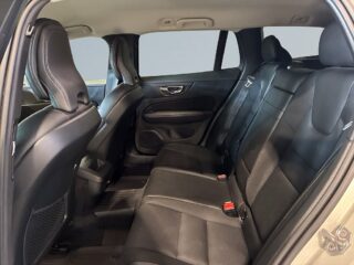 Volvo V60 D3 AWD Aut Momentum Kamera Cockpit Värmare Psens S&V – bild 11