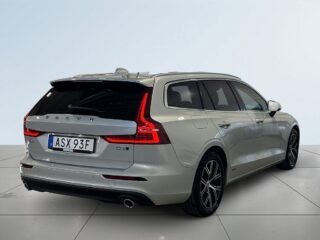 Volvo V60 D3 AWD Aut Momentum Kamera Cockpit Värmare Psens S&V – bild 5