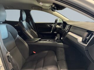 Volvo V60 D3 AWD Aut Momentum Kamera Cockpit Värmare Psens S&V – bild 9