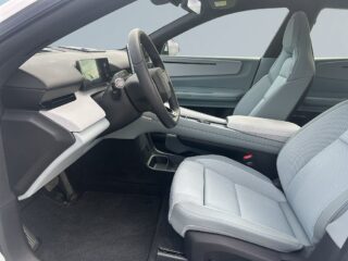 Polestar 4 Long range Dual motor MOMS 360° H/K-ljud S&V-däck Navi – bild 7