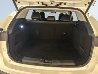MG HS PHEV Luxury 360° GPS Pvärm Elbaklucka Skinn SoV MOMS – bild 12