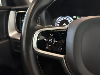 Volvo XC60 B4 AWD Geartronic R-Design S&V/Drag/Pano/H&K/Dvärm/ VOC – bild 22
