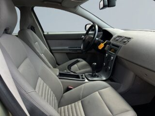 Volvo S40 1.6 D Kinetic SoV-Däck/Drag/Värmare – bild 10
