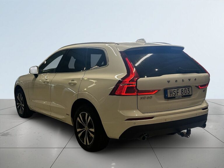 Volvo XC60 B5 Momentum Advanced SE III Drag Värmare Backkamera S&V