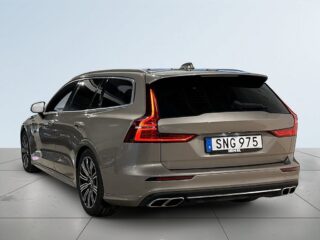 Volvo V60 T6 AWD Inscription Pvärm Pano GPS H/K CarPlay HuD SoV – bild 5