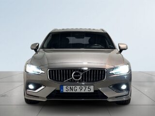 Volvo V60 T6 AWD Inscription Pvärm Pano GPS H/K CarPlay HuD SoV – bild 2