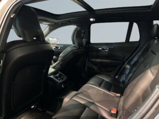 Volvo V60 T6 AWD Inscription Pvärm Pano GPS H/K CarPlay HuD SoV – bild 13