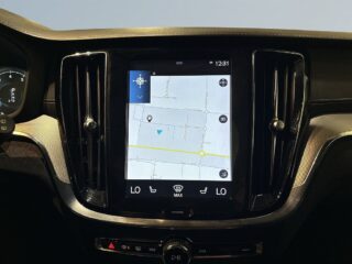 Volvo V60 T6 AWD Inscription Pvärm Pano GPS H/K CarPlay HuD SoV – bild 15