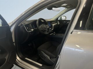 Volvo XC60 B4 AWD Automat Drag/Kamera/M-Värmare/P-Värmare/S&V-Däck – bild 7