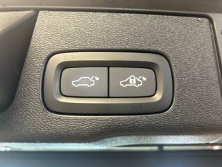 Volvo XC60 B4 AWD Automat Drag/Kamera/M-Värmare/P-Värmare/S&V-Däck – bild 20