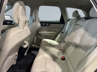 Volvo XC60 D4 AWD Aut Inscription Drag Cockpit Värmare Skinn S&V – bild 11