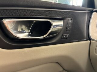 Volvo XC60 D4 AWD Aut Inscription Drag Cockpit Värmare Skinn S&V – bild 19