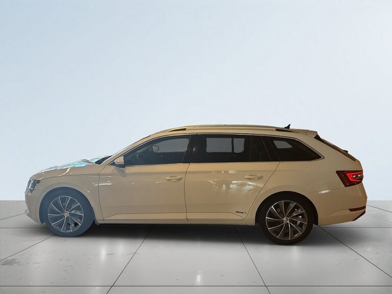 Skoda Superb Kombi 2.0 TDI 4x4 L&K Drag Mvärme&Dvärme Backkamera S&V
