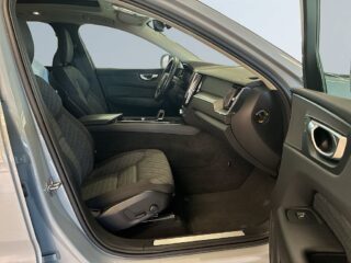 Volvo XC60 T6 Plug-In AWD MOMS B-kamera Pano Navi Värmare S&V-däck – bild 10