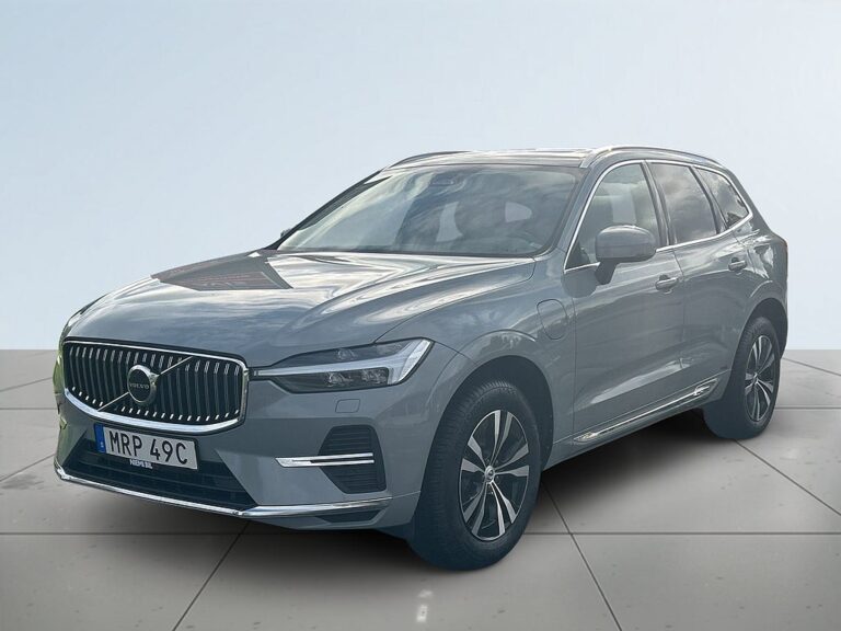 Volvo XC60 T6 Plug-In AWD MOMS BKamera Pano Navi Värmare S&V-däck