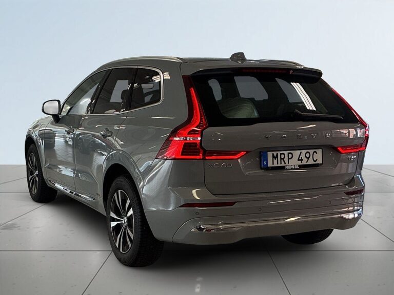 Volvo XC60 T6 Plug-In AWD MOMS B-kamera Pano Navi Värmare S&V-däck
