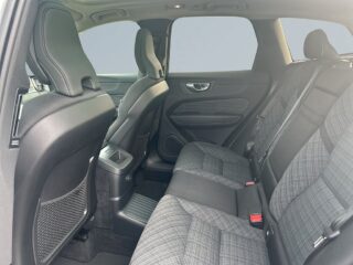 Volvo XC60 T6 Plug-In AWD MOMS BKamera Pano Navi Värmare S&V-däck – bild 13