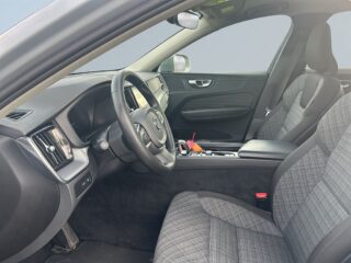 Volvo XC60 T6 Plug-In AWD MOMS BKamera Pano Navi Värmare S&V-däck – bild 7