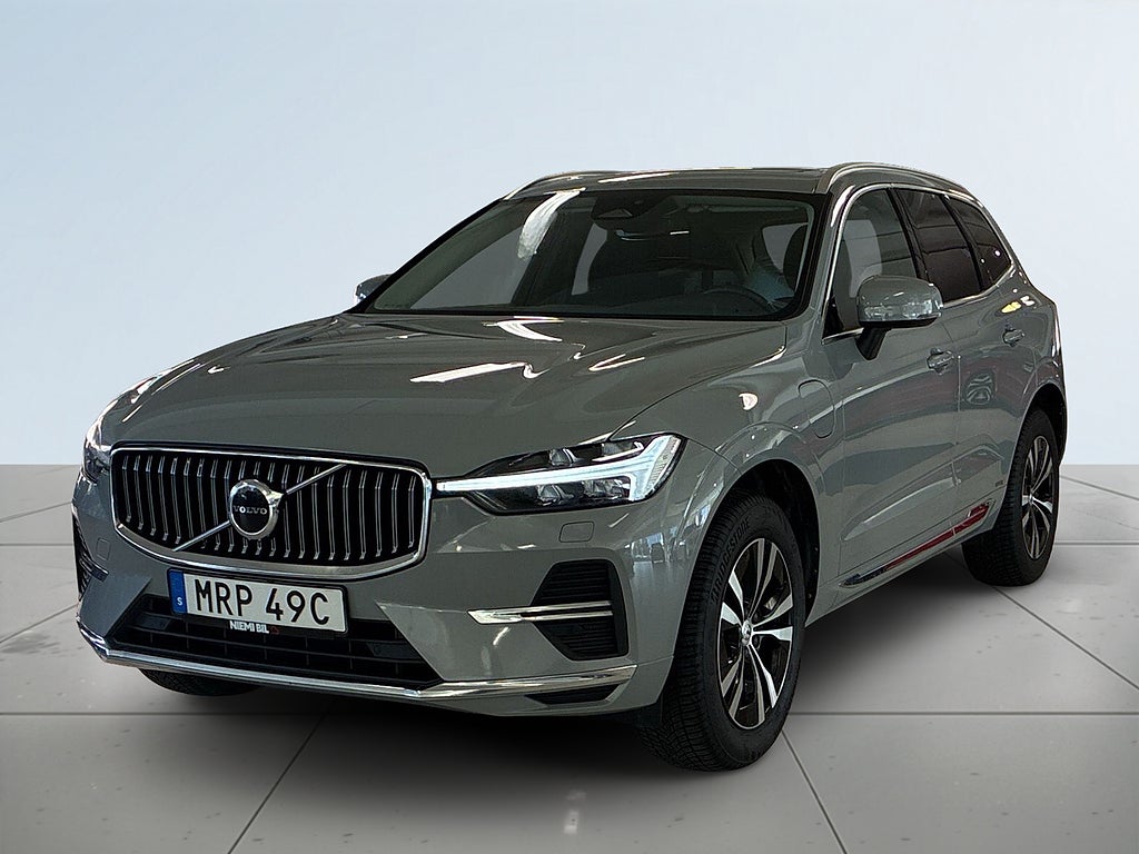 Volvo XC60 T6 Plug-In AWD MOMS B-kamera Pano Navi Värmare S&V-däck