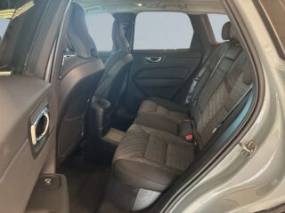 Volvo XC60 T6 Plug-In AWD MOMS B-kamera Pano Navi Värmare S&V-däck – bild 13