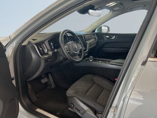 Volvo XC60 T6 Plug-In AWD MOMS B-kamera Pano Navi Värmare S&V-däck – bild 7
