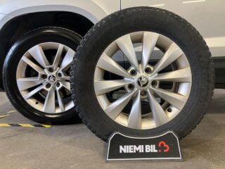 Skoda Karoq 2.0 TDI 4×4 Ambition Drag Värmare Kamera Psens S&V-hjul – bild 19